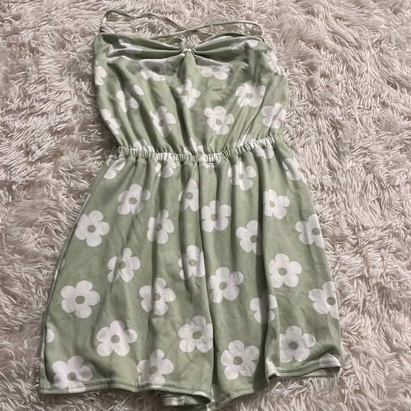 Gilly Hicks Tops - Green and white flower Gilly hicks jumper